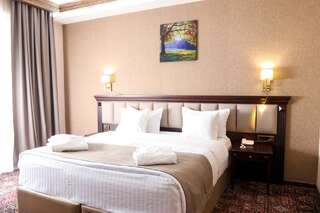 Отель Konyak Hotel Ереван Улучшенный люкс-1