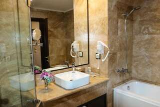 Отель Konyak Hotel Ереван Трехместный номер-5
